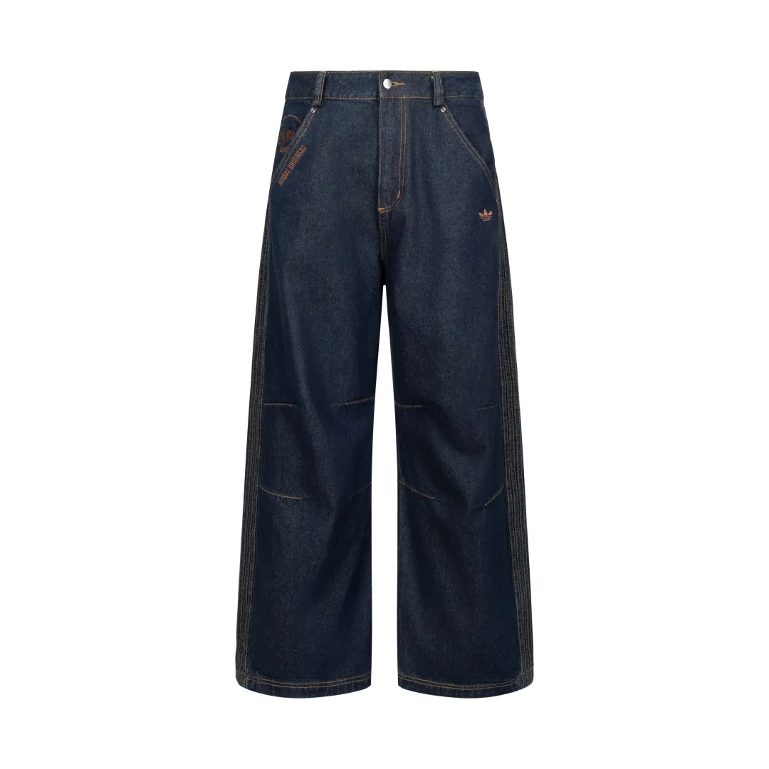 Adidas Clover Valentine's Day limited casual pure cotton denim loose sports scimitar pants 🖤Dark Blue washed jeans are stiff and durable, and the skull and love embroidery on the back are super recognizable✨ 👖The wide-leg pants have an amazing drape, and the high-waist design covers the flesh and straightens the legs, and the pear-shaped figure can be worn with eyes closed👍 💘The whole set is eye-catching when worn on a date, and the American retro atmosphere is full, and it is super sweet for couples🎀 Item No.: KT 6365 Color: Dark Blue Size: Xs-2XL